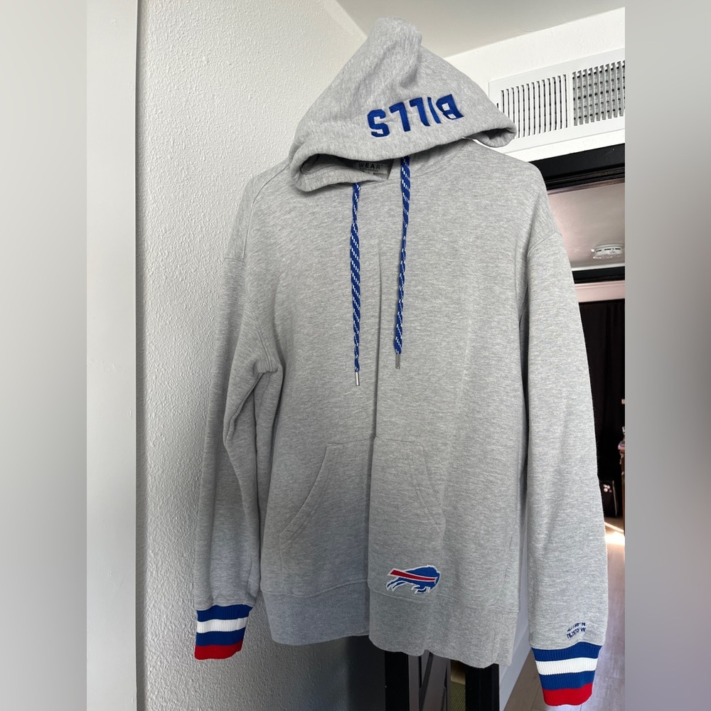 Wear by Erin Andrews Buffalo Bills sweatshirt